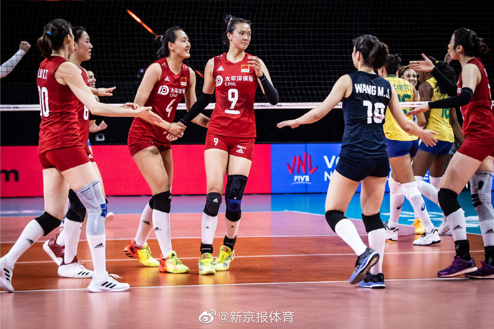中国女排16名队员出征世联赛 袁心玥丁霞领衔