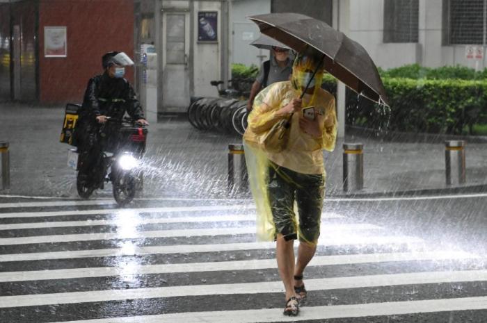 强降雨致广东韶关多条道路严重积水 气象部门预计此轮强降雨22日结束