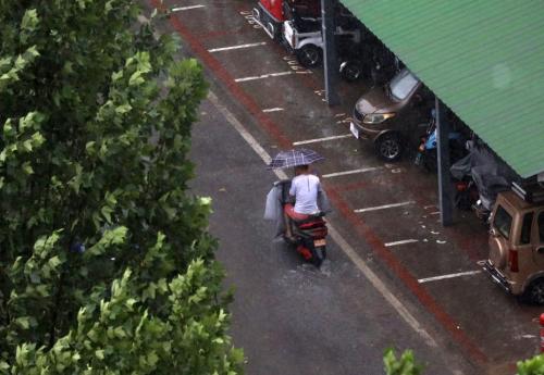 暴雨雷电双预警生效中！今天北京仍有降雨 局地雨强较大需防范