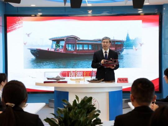 “最美思政课教师”路丙辉：做一个温暖的老师