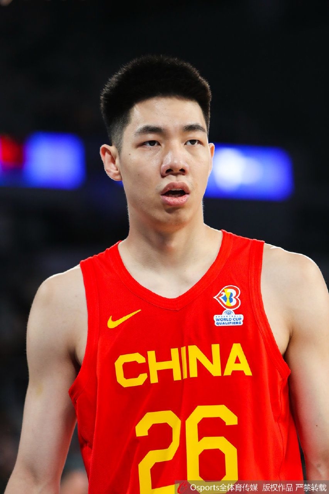 朱俊龙国家队首秀可圈可点 3中3贡献9分6板1帽