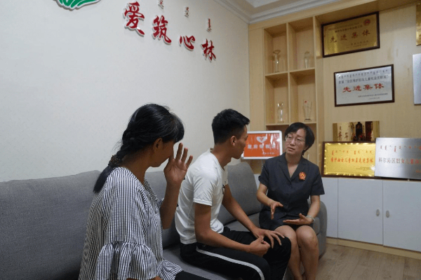 王爱林：科尔沁草原上的“法官妈妈” 用温情呵护迷途少年