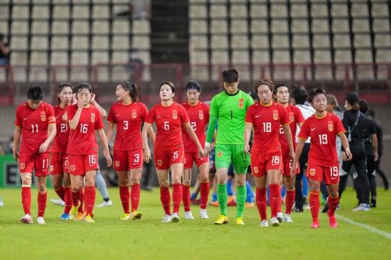 中国女足安全抵达旧金山 开始一个月的海外拉练